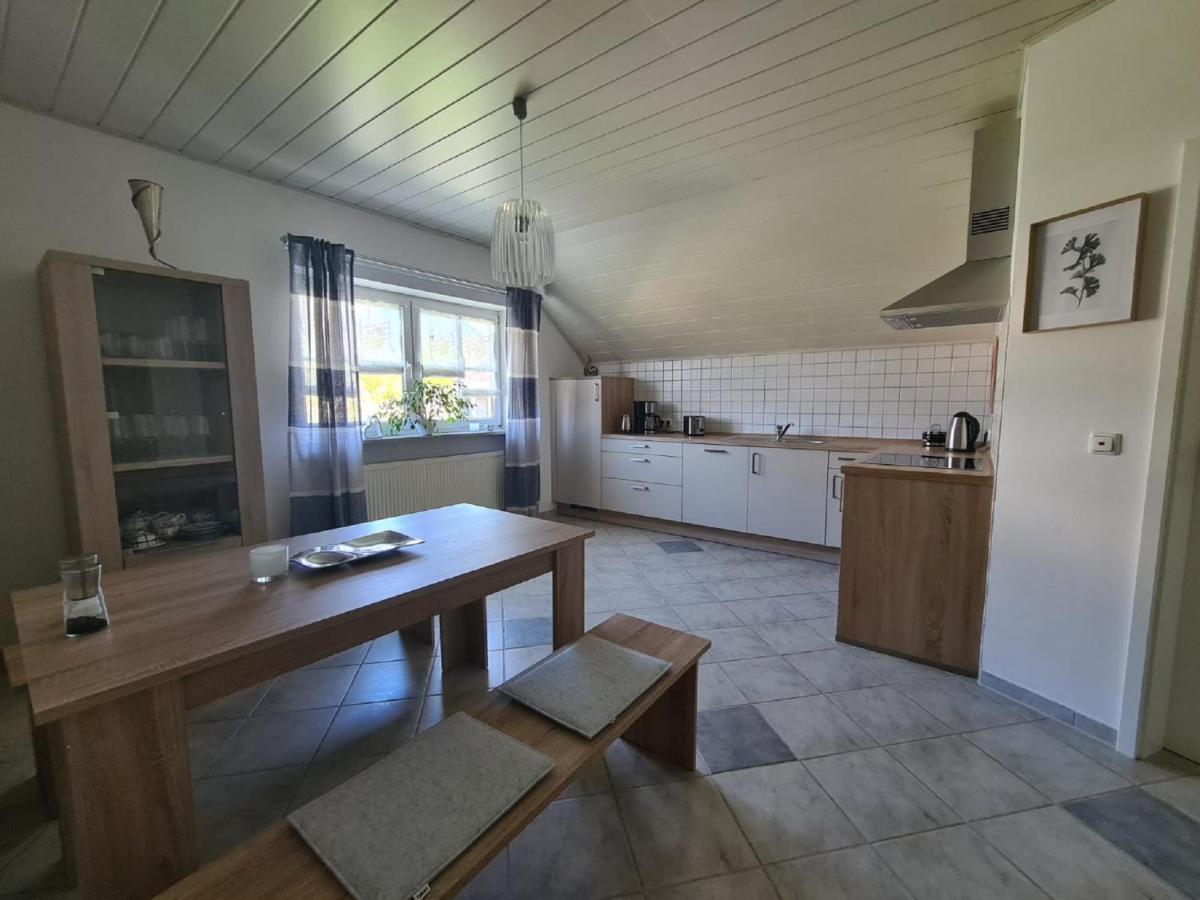 Ferienwohnung Toni Mit Balkon Und Garten Pemfling Exterior foto